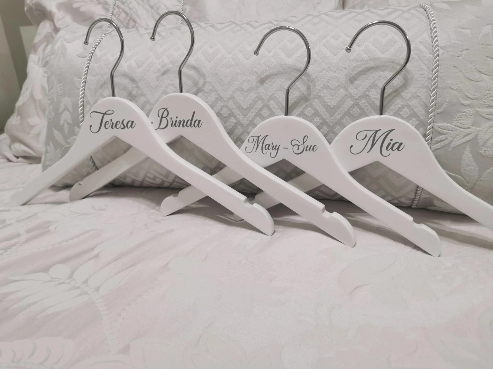 The Bride’s Guide to Choosing the Best Bridal Coat Hangers