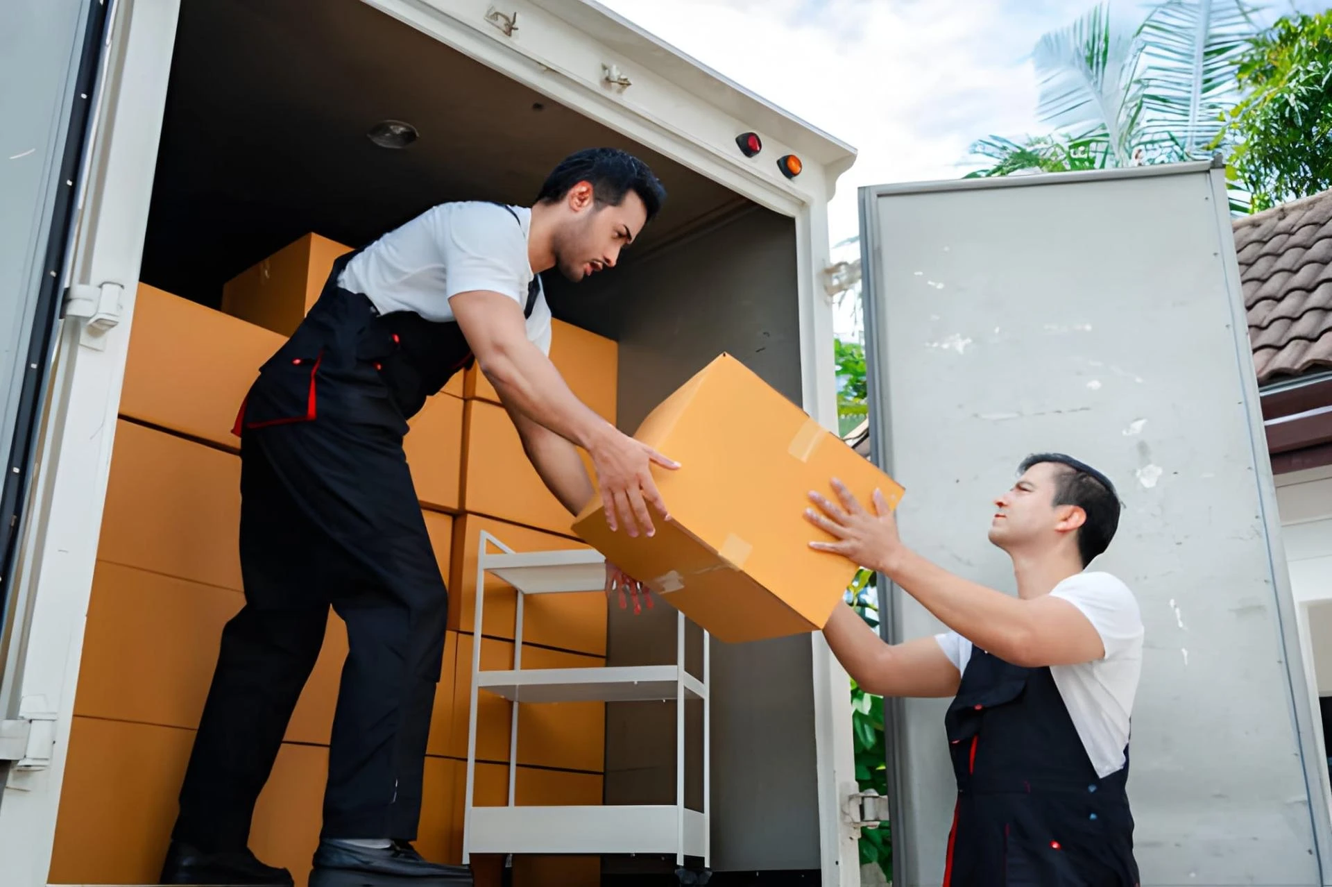 Best Movers in Sharjah – Why Reef Movers is Your Trusted Relocation Partner
