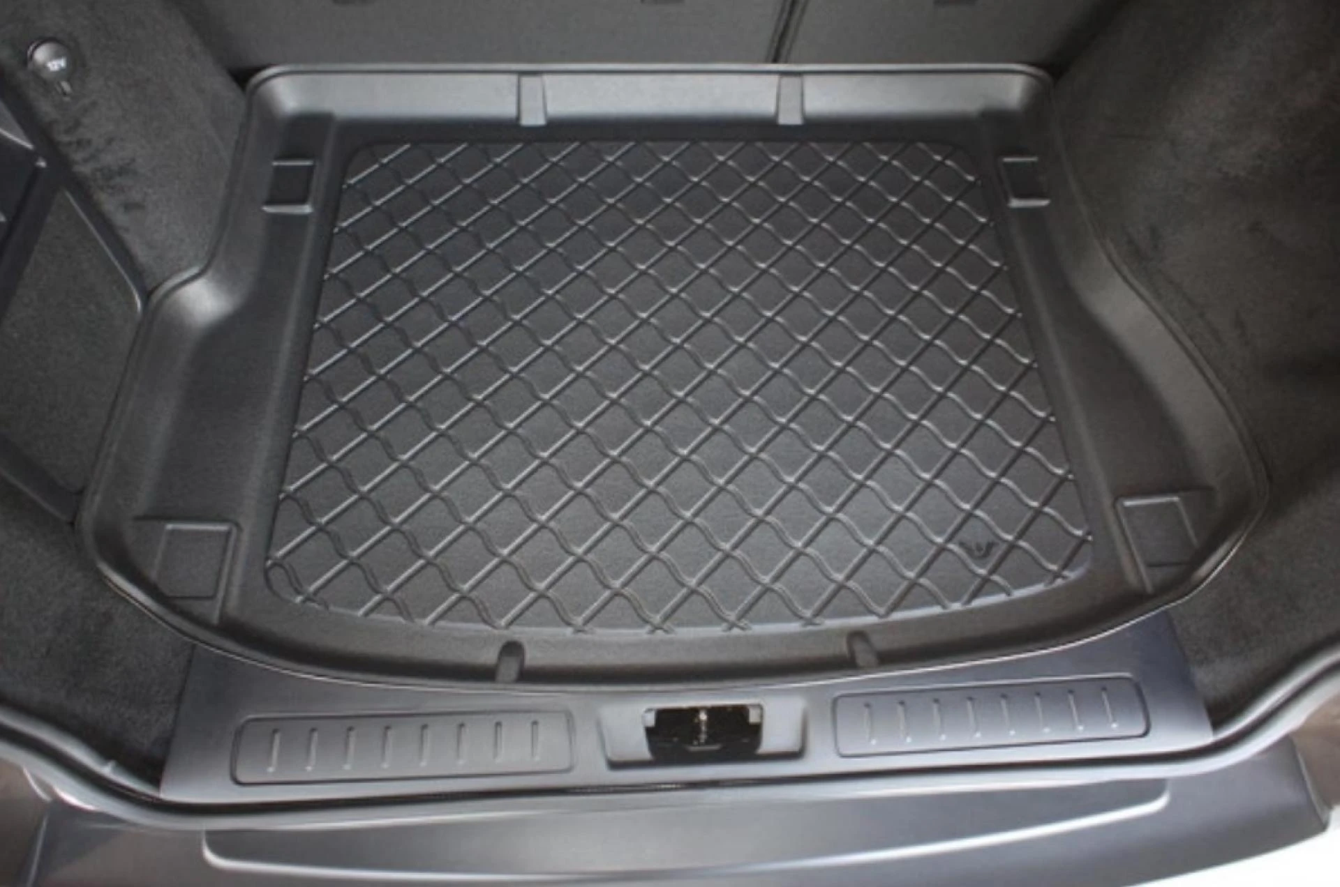 Tappeto bagagliaio auto: protezione e praticità con la vasca baule MTM Shop