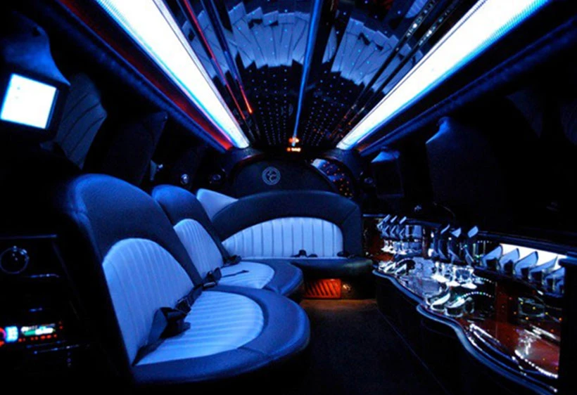 Best Limo Service in London, Ontario – Ride in Luxury with A Universal Limousine