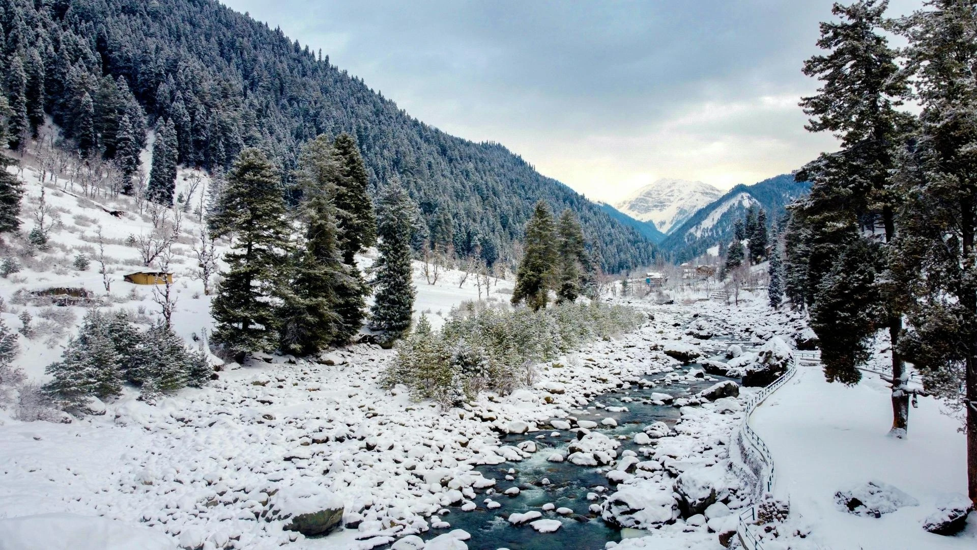 Romantic Escapes: Why Kashmir is the Perfect Honeymoon Destination