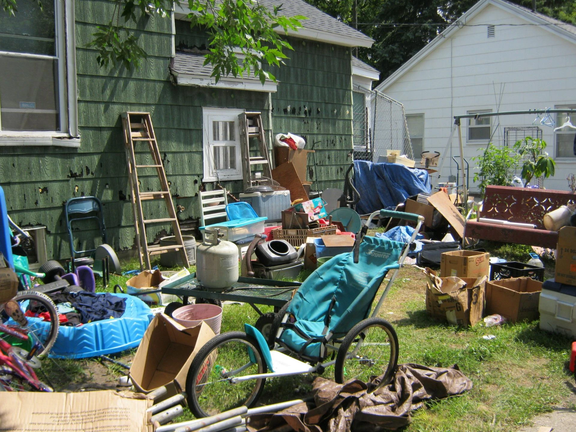 Junk Removal Services: Building Cleaner, Safer Communities Together
