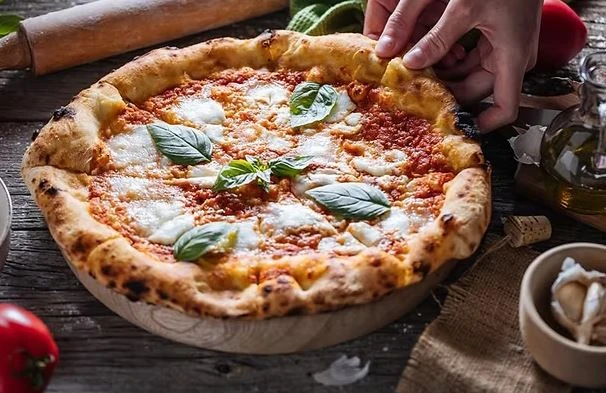 Elevate Your Next Celebration with Alkimia Catering’s Premium Pizza Services