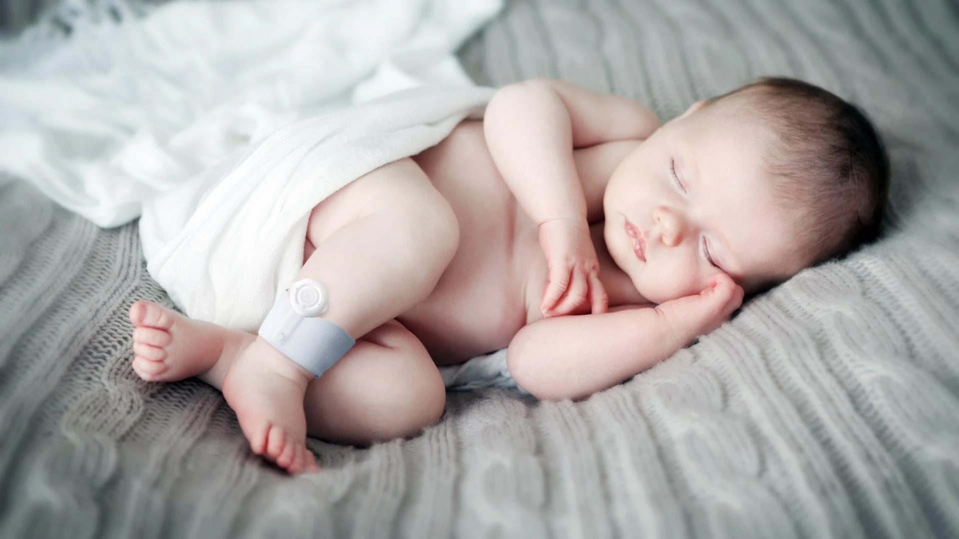 4 Tips for Cozy Fall Nights with Your Newborn 