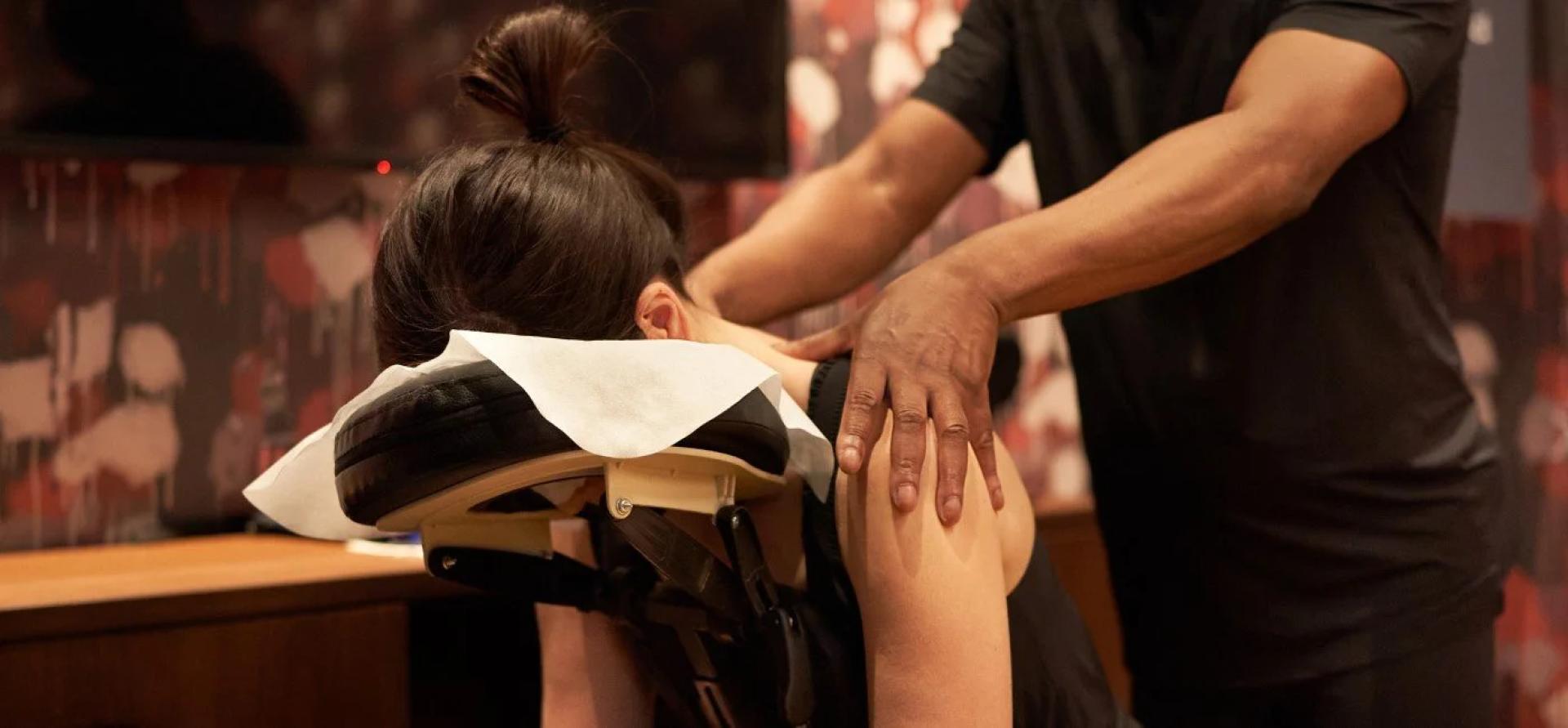 Signs Your Employees Need a Chair Massage Therapy