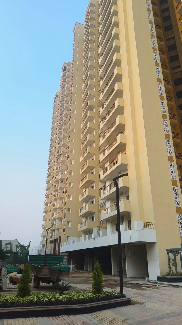 3BHK Ready to move in Greater Noida West | Nirala world