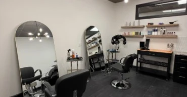 How to Find the Best Makeup Studio for Rent Near You: A Comprehensive Guide