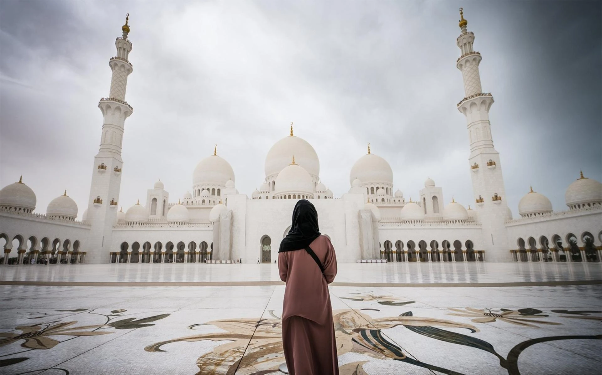 Discover the Ultimate Cultural Experience with Abu Dhabi Tour by Rah Tours