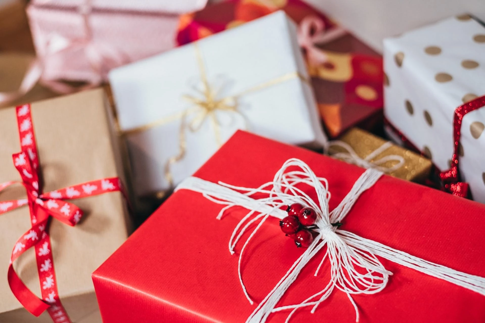 🎅 How to Organize a Secret Santa Gift Exchange Without Emails or Sign-Ups (Free & Private)
