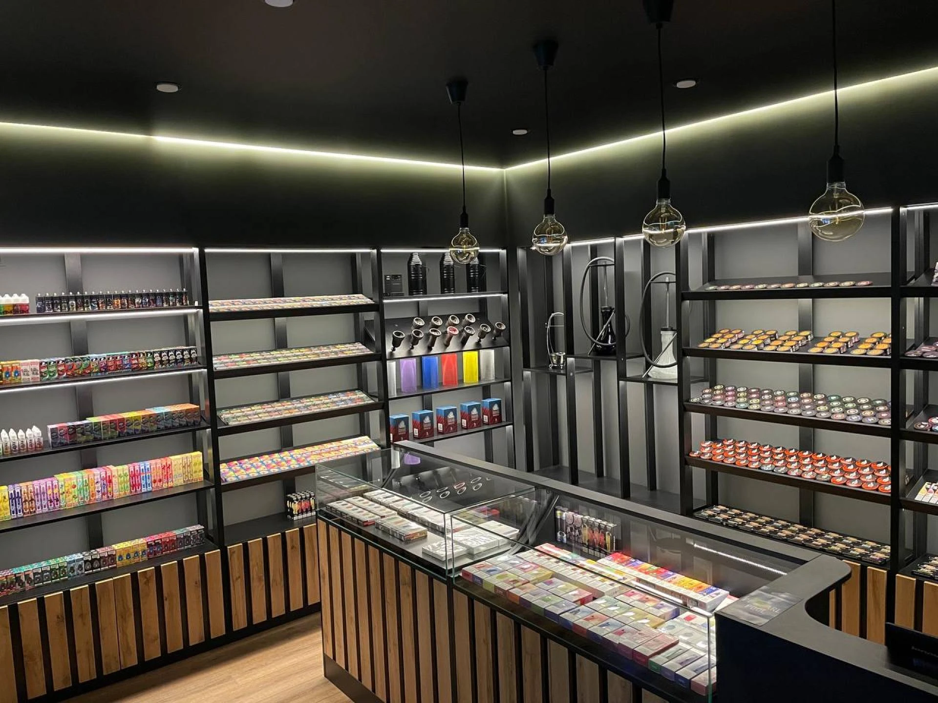 How to Choose the Right Vape or Hookah for Your Style