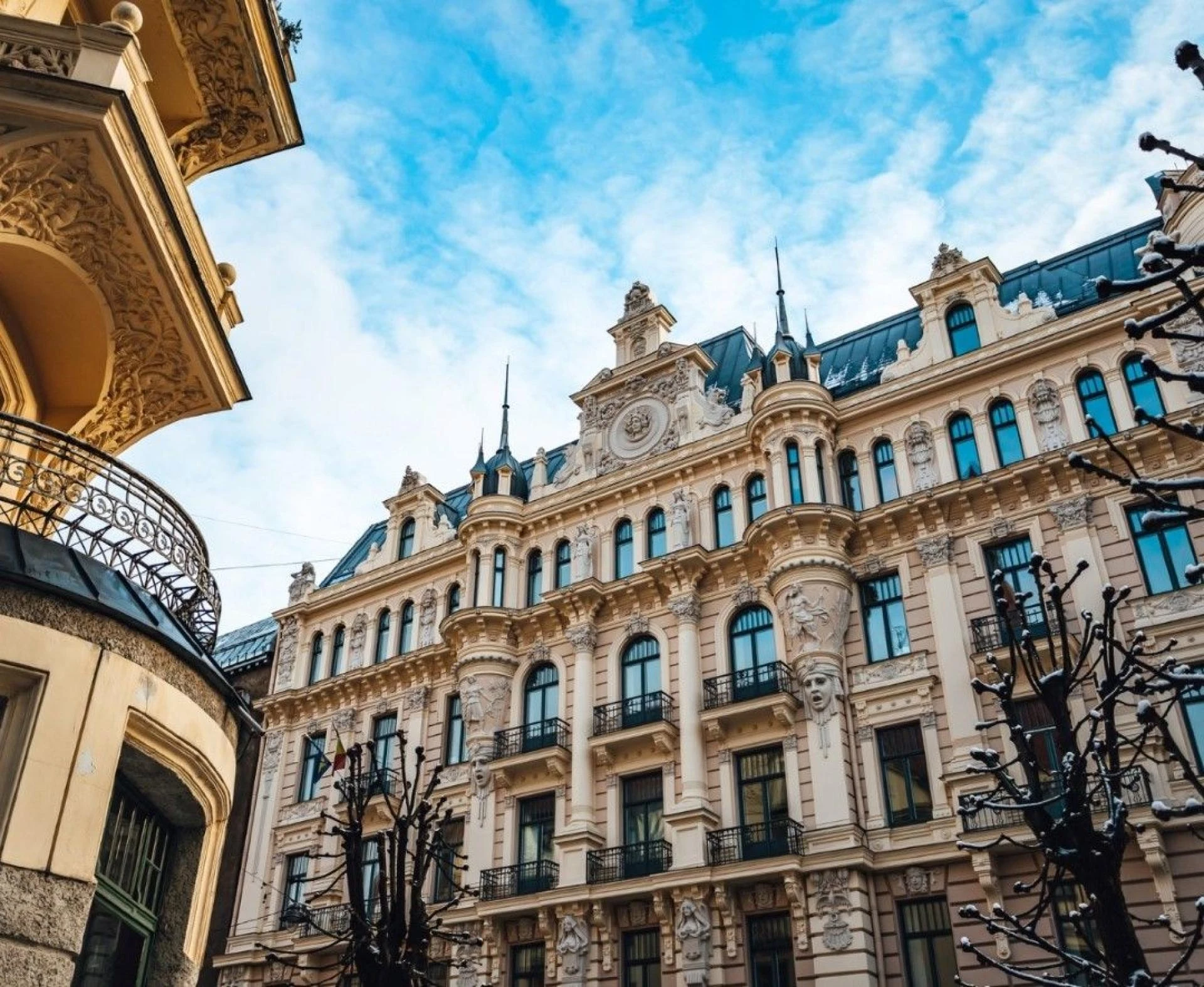 Best Way to Convert Canadian Dollars to Euros in 2025