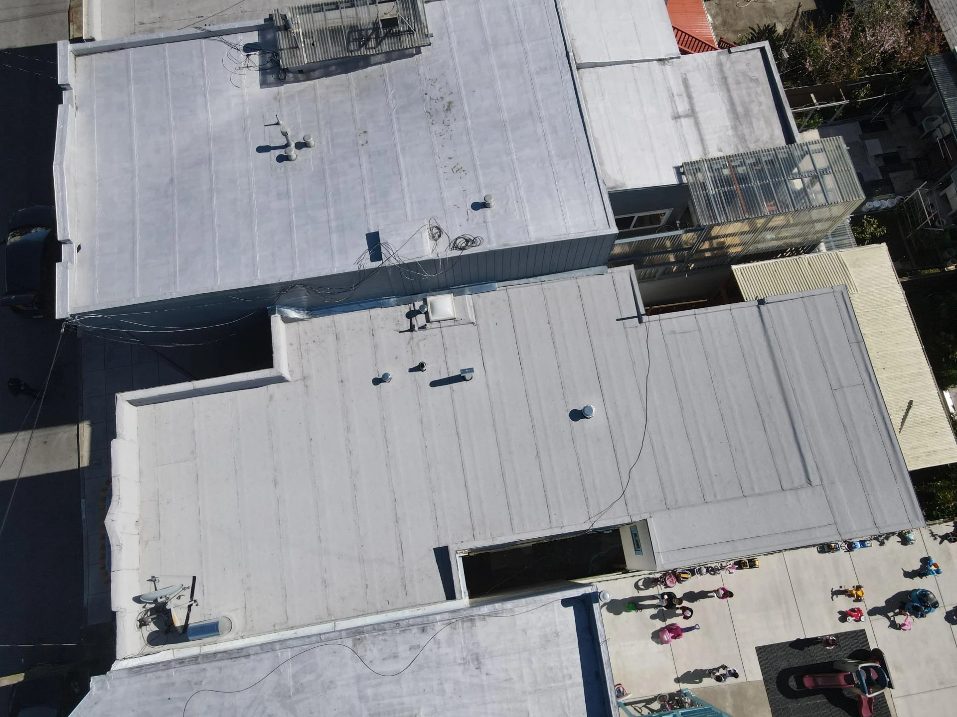 Common Signs of Summer Roof Damage Santa Cruz Homeowners Often Miss 