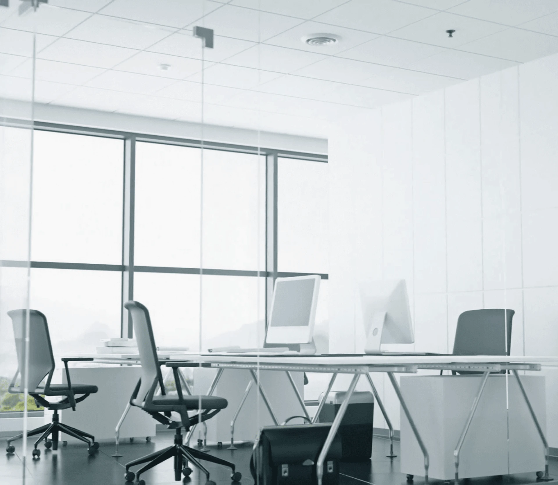 Quick Tips to Keep Your Office Spotless with Basic Supplies