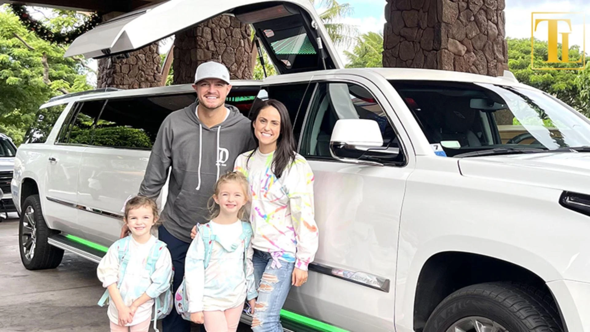 The Glamorous Touch: Why A Limousine Is Perfect For Prom Nights