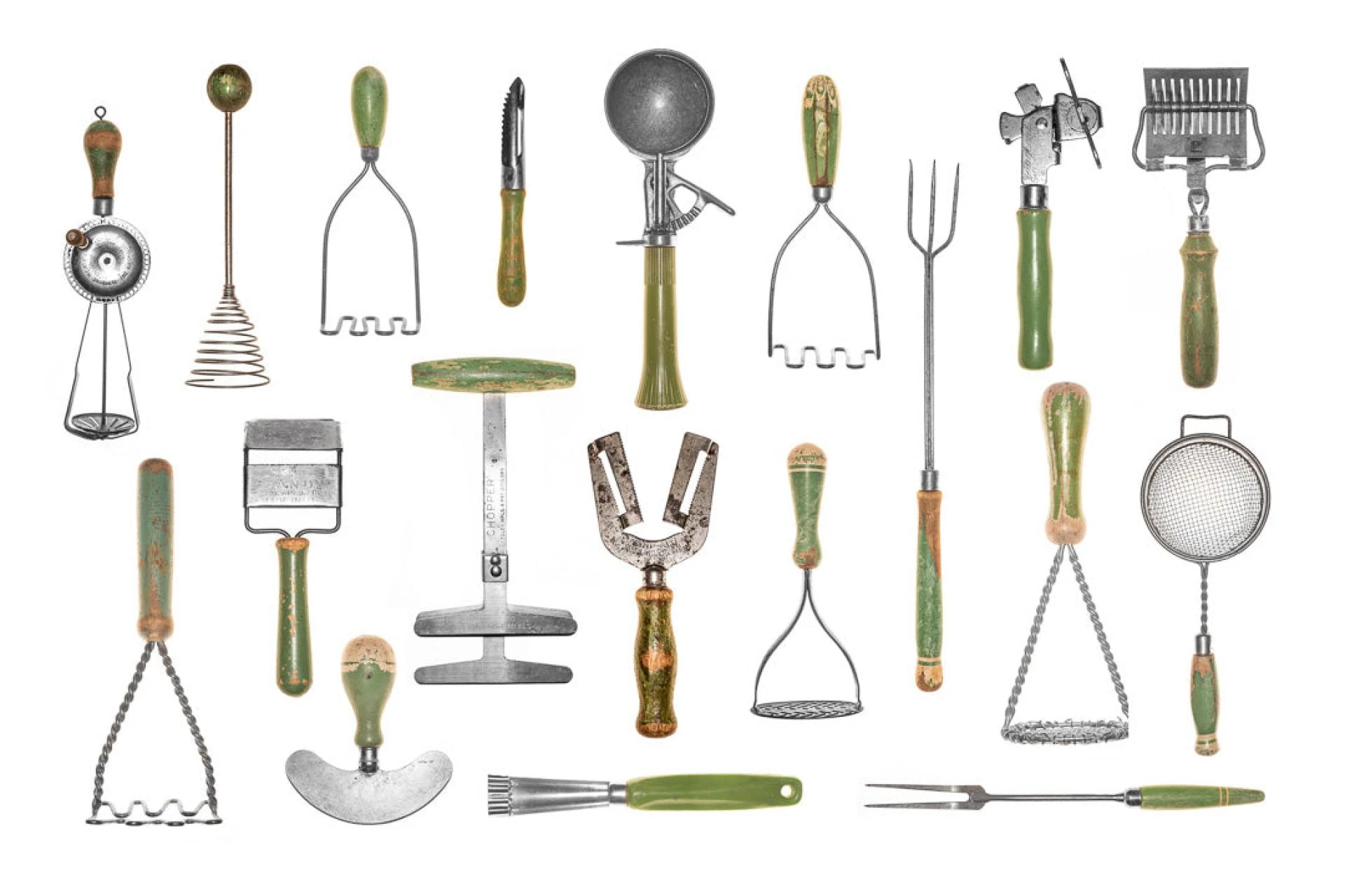 Do Objects Remember What We Forget? A Look Through Red Tools