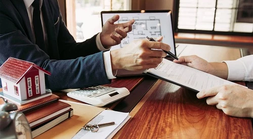 Top 6 Mistakes to Avoid When Hiring a Property Lawyer