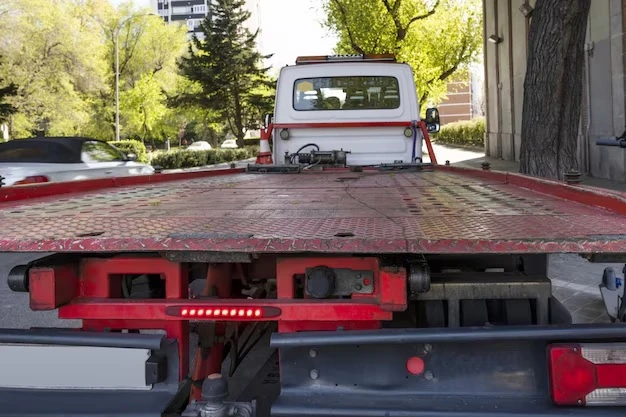 How Tilt Tray & Flat Bed Towing Move Vehicle Safely