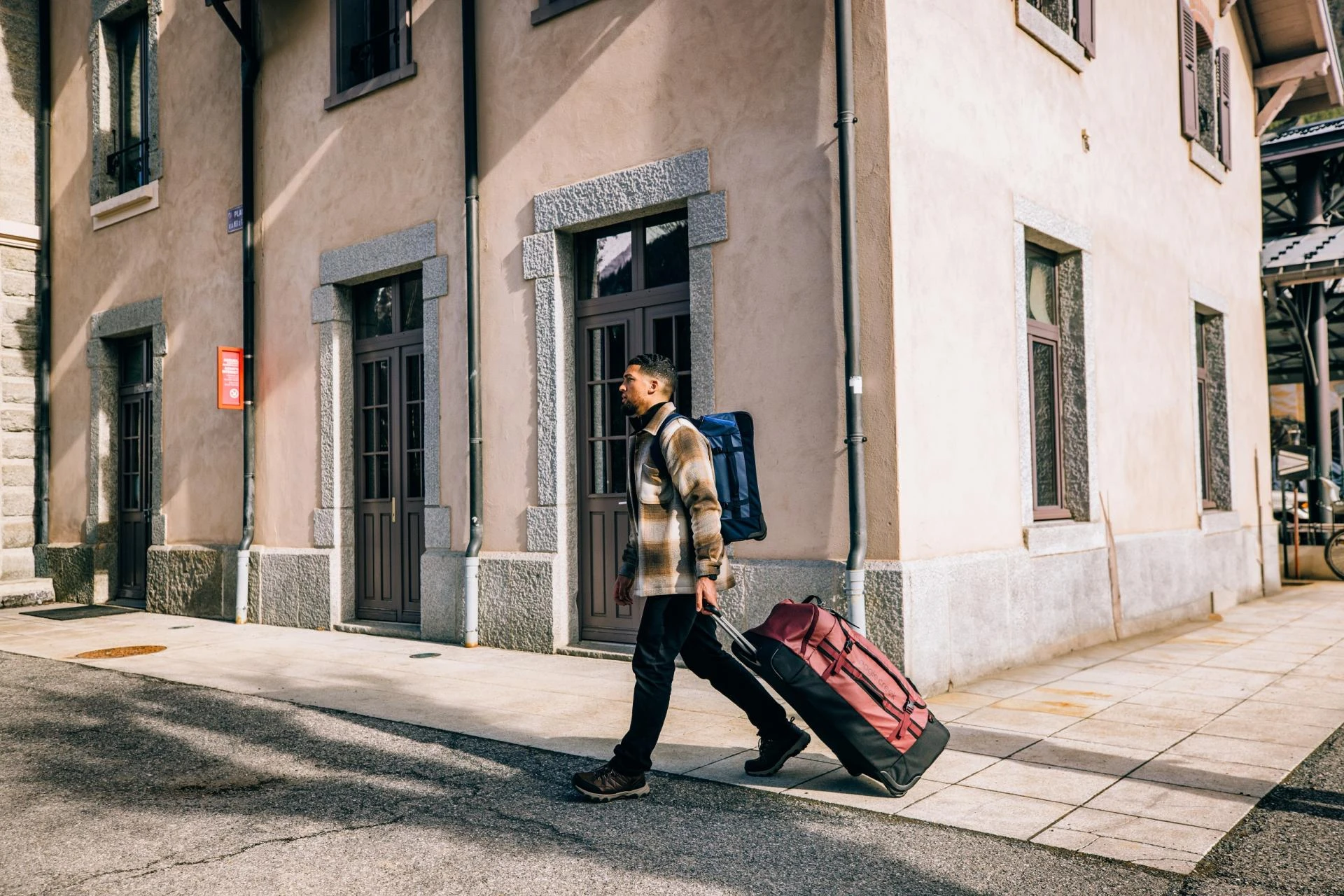 Should You Check a Bag? Ask Yourself These 3 Questions to Decide