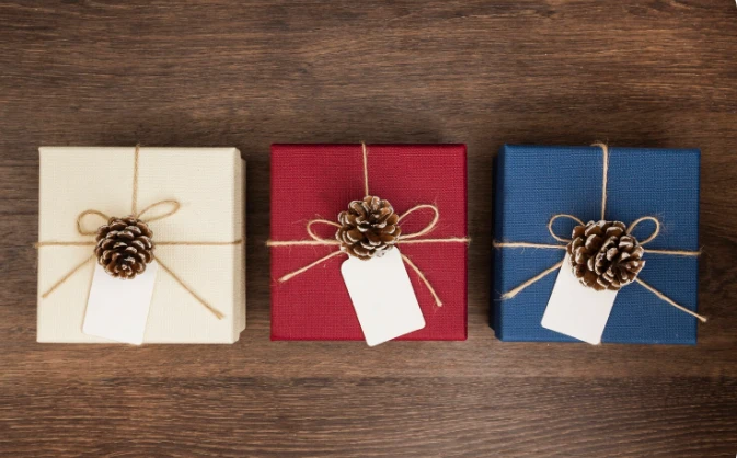Corporate Gift Etiquette: What to Give and How to Present It