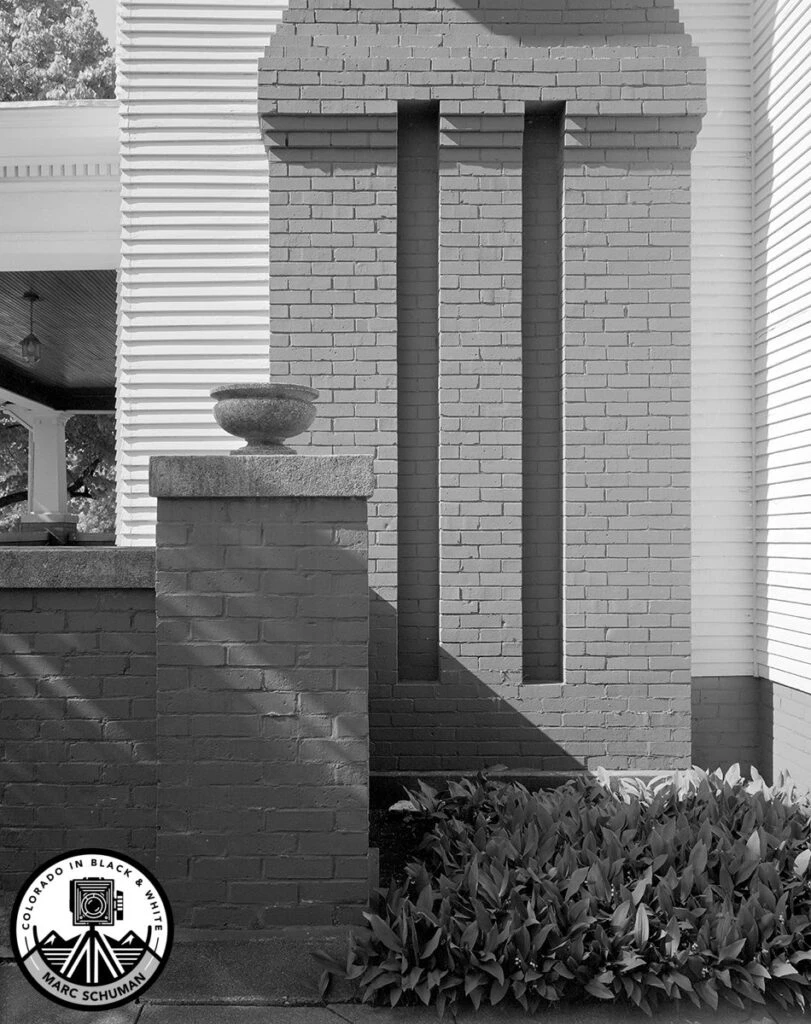 Textural Harmony: Integrating Black & White Photographs into Utah’s Modern Rustic Interiors!