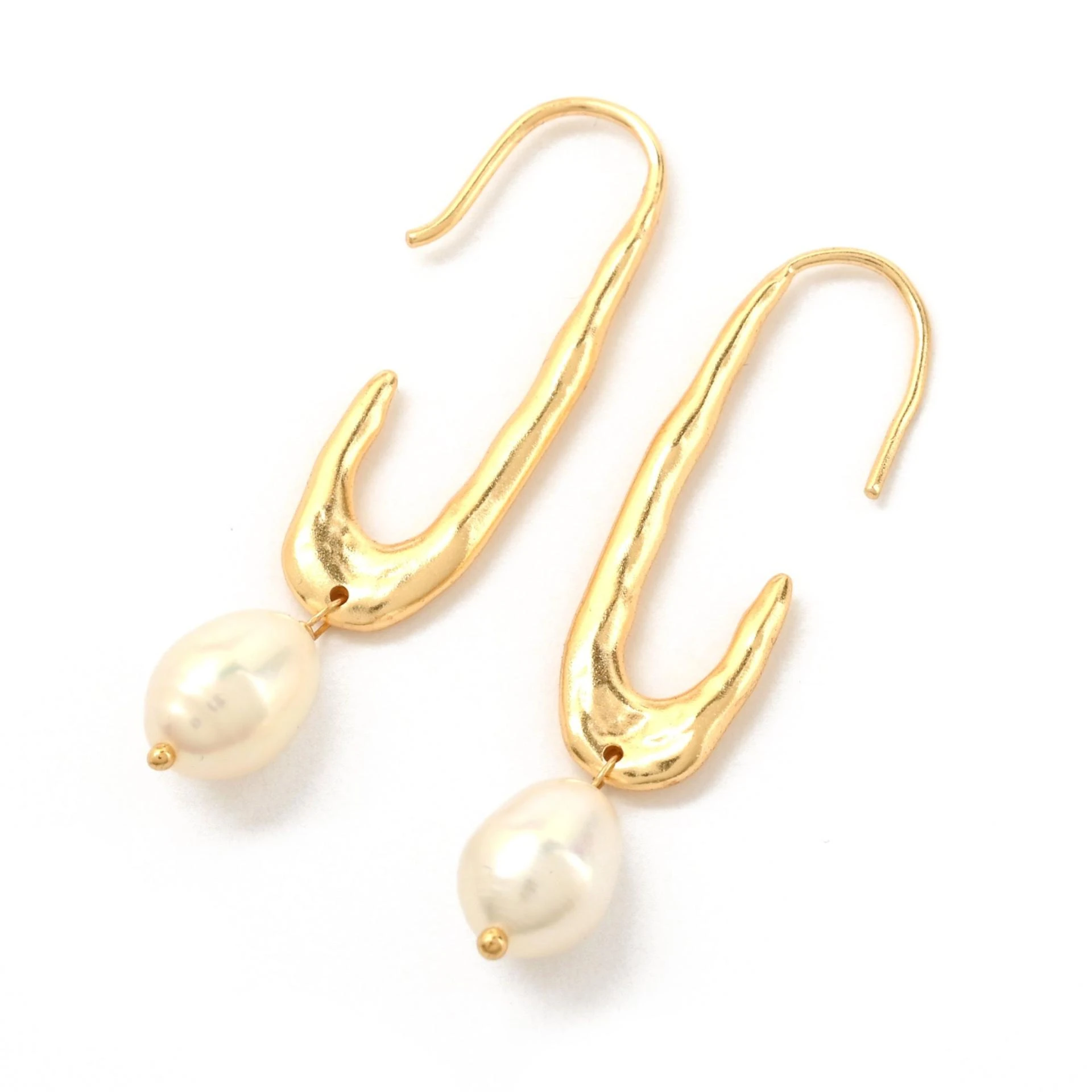Pearl Earrings: Timeless Beauty Redefined