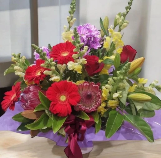 Blooming Moments: The Art of Gifting Flowers with Flowers of Knox