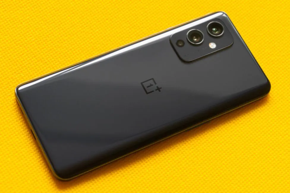 Do refurbished OnePlus phones come with a valid warranty plan?