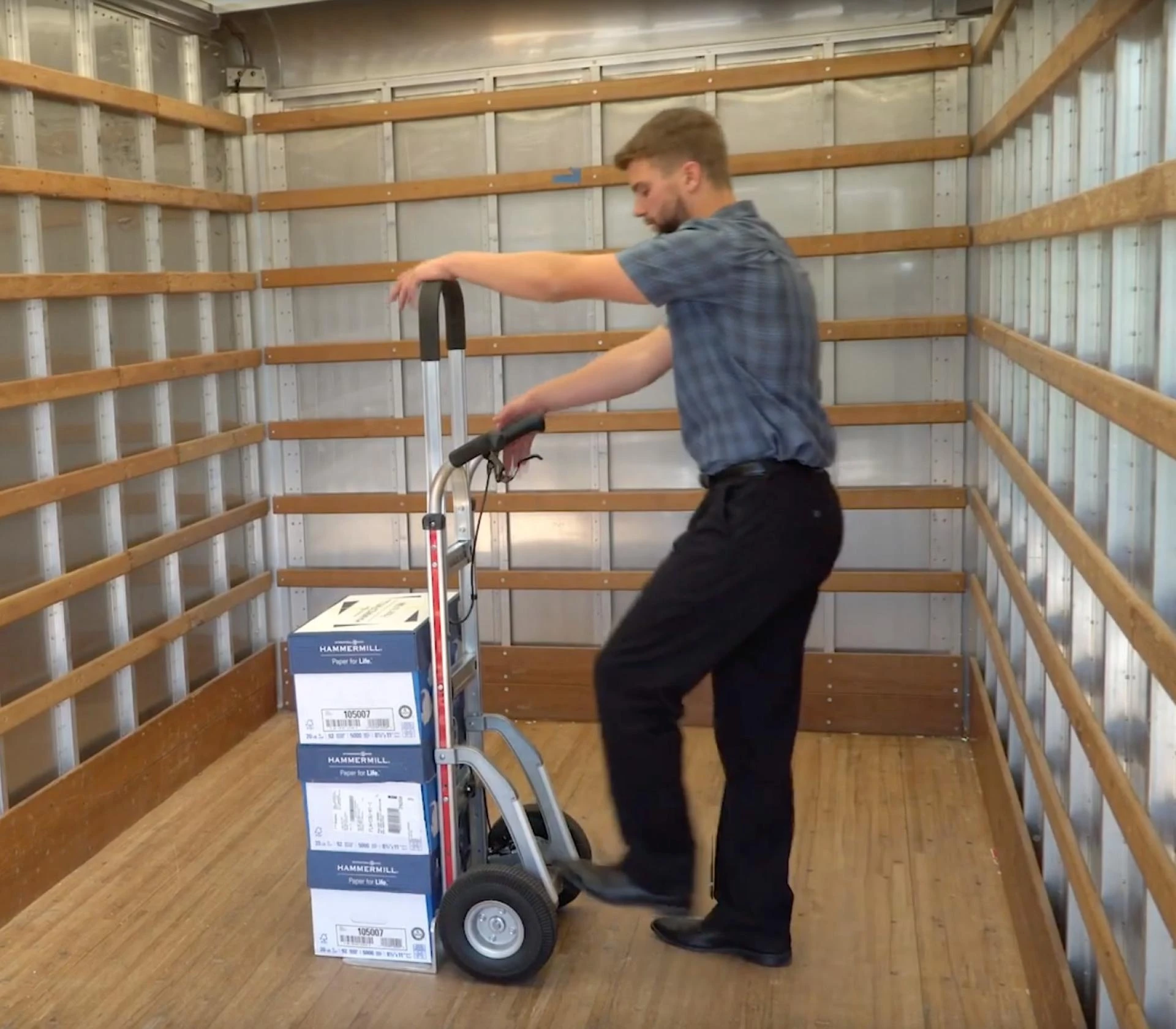 How Can the Right Tools Improve Your Moving Company’s Reputation?