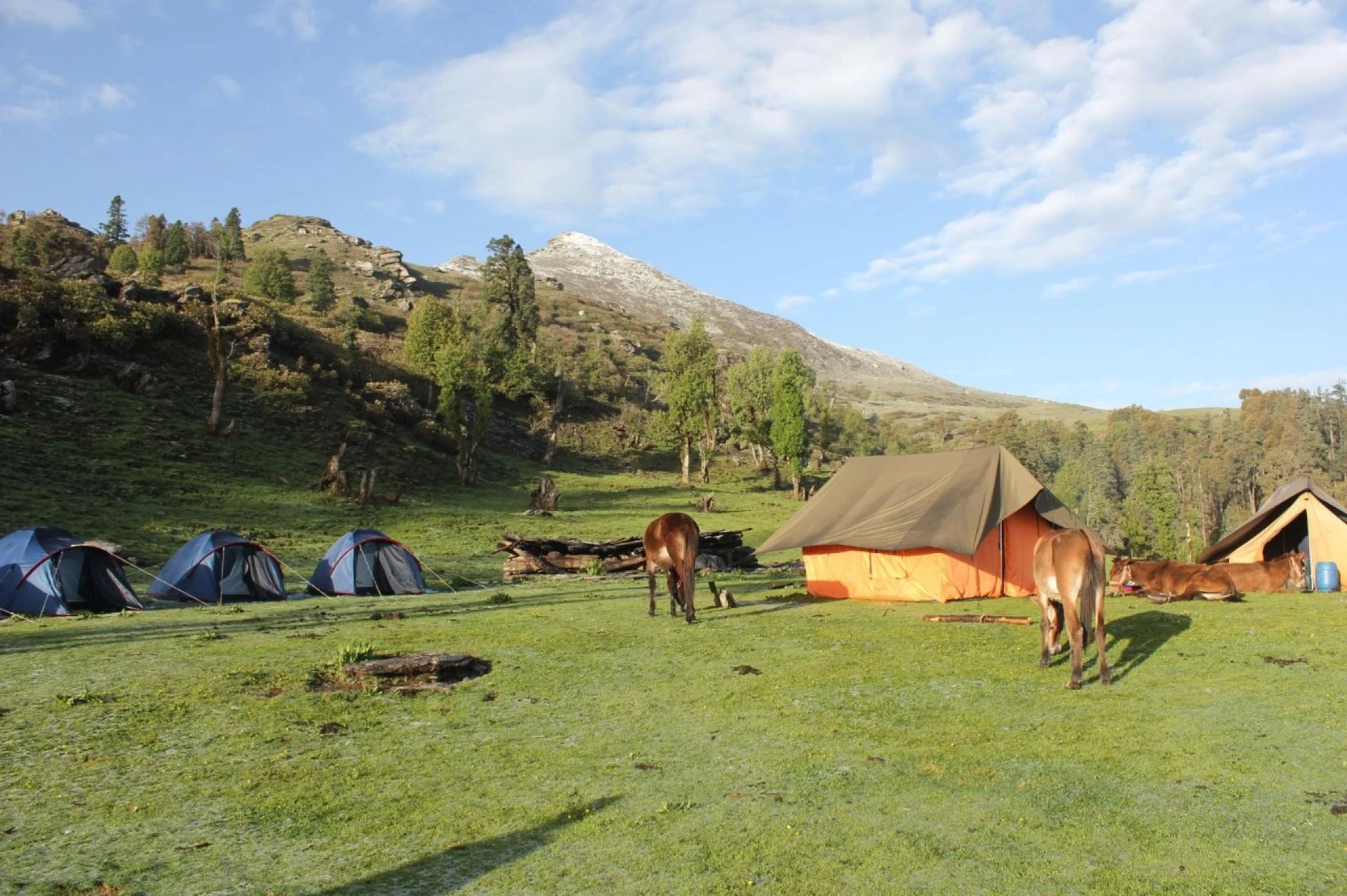 Kedarkantha Trek Uttarakhand: A Snowy Adventure Awaits 
