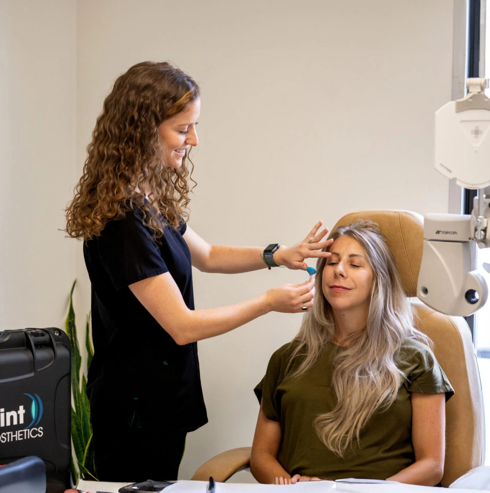 Hybrid Contact Lenses for Keratoconus: Finding the Best Contact Lens Treatments