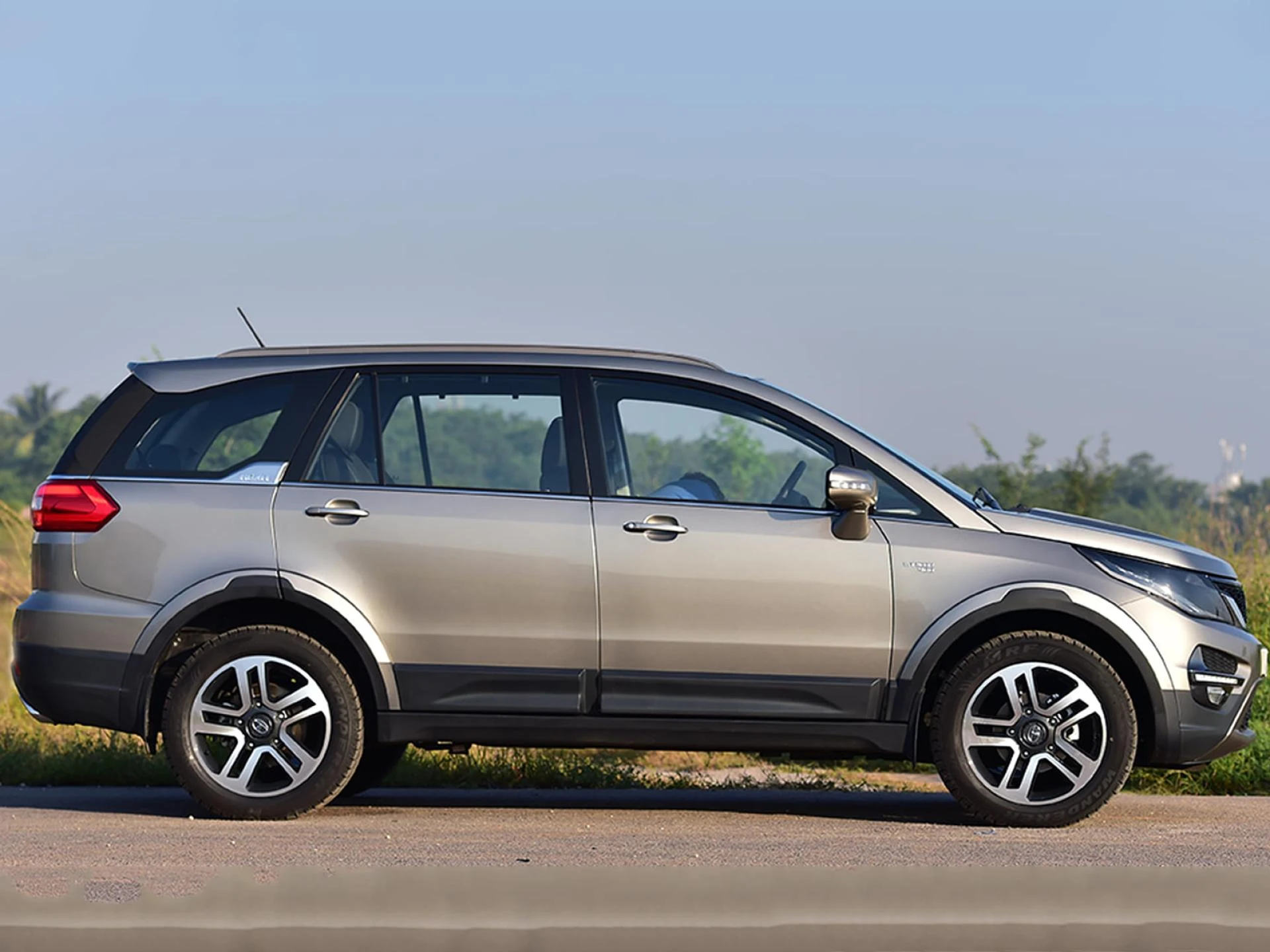 Book Self Drive Cars in Mumbai: Freedom, Comfort, and Convenience with SN Tours and Travels