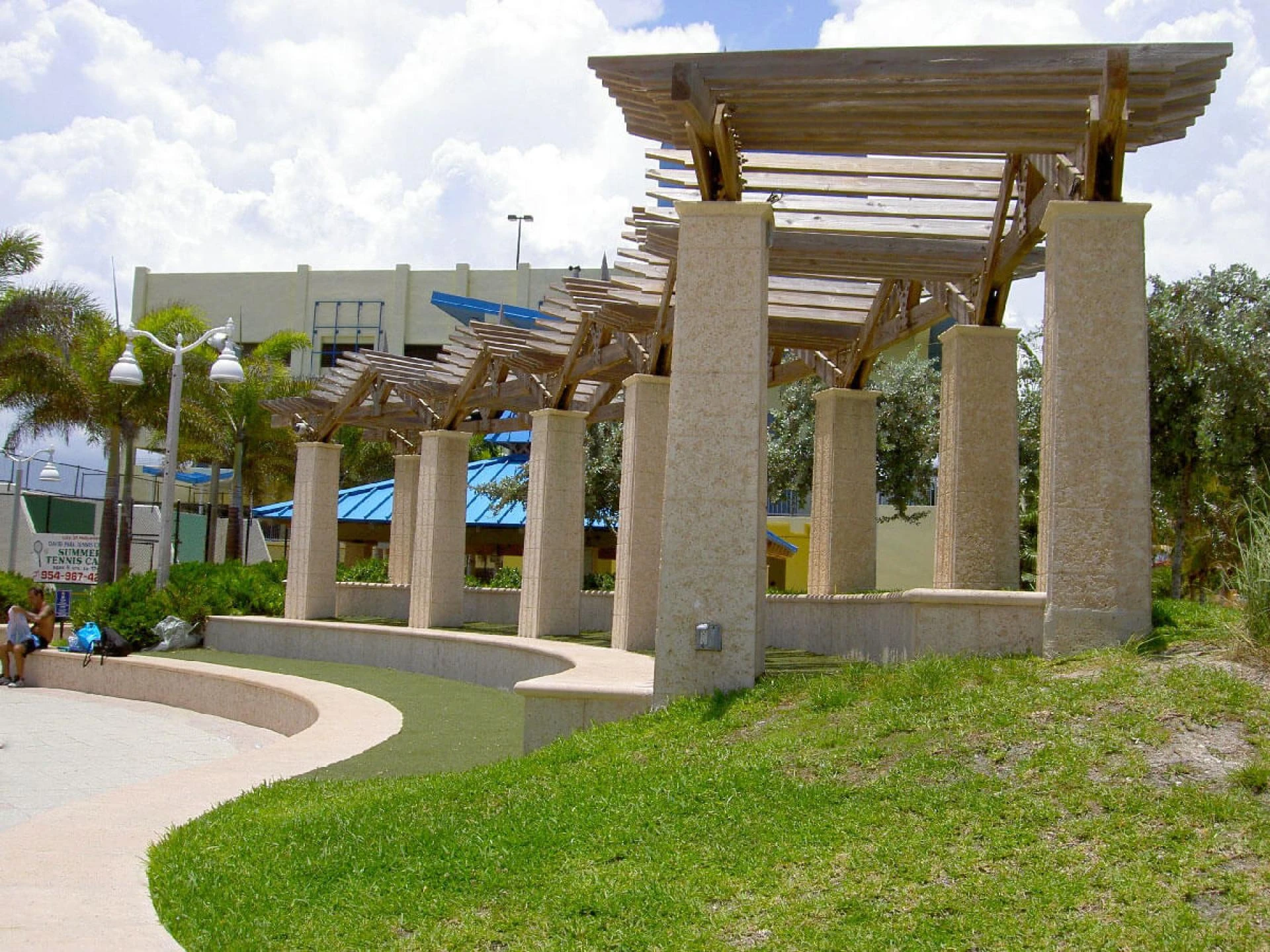 The Role of Precast Concrete Manufacturers in Luxury Commercial Design