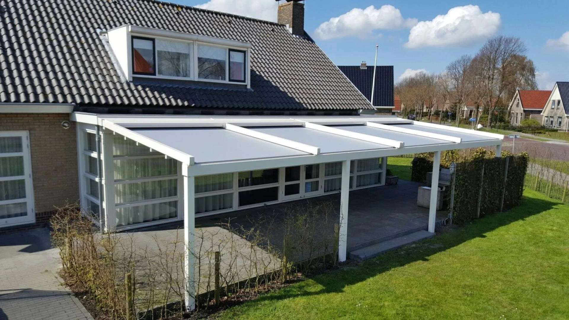 Why a Retractable Awning with Drop Screen Is Ideal for Patios and Balconies
