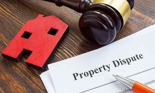 What Is the Difference Between a Property Agent and a Real Estate Broker