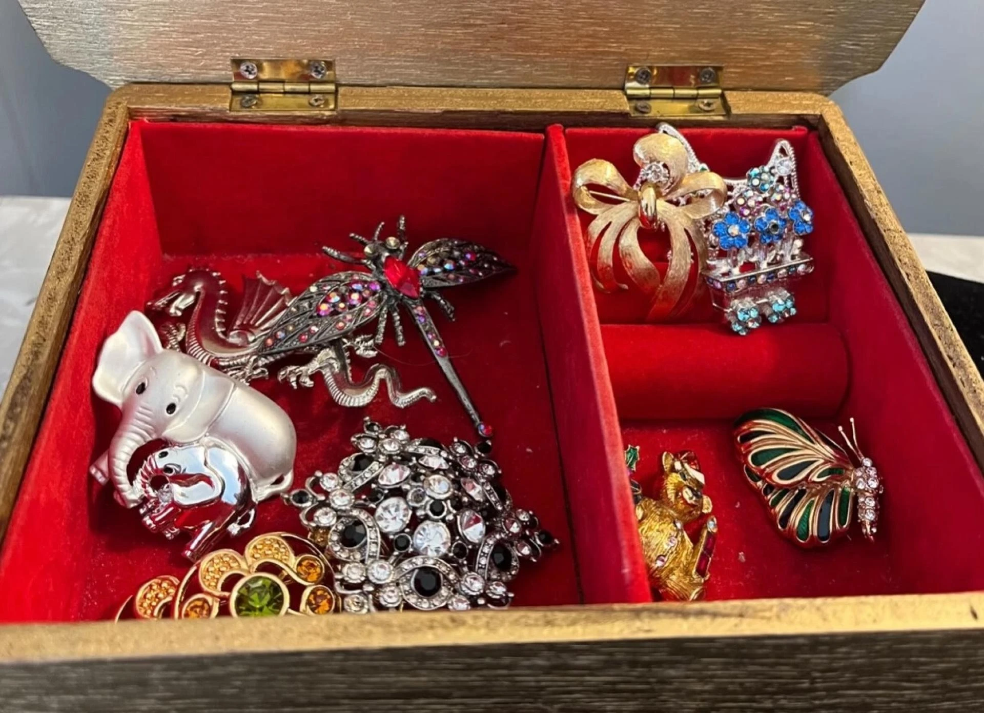 How to Build Your Collection with Vintage Jewelry Lots