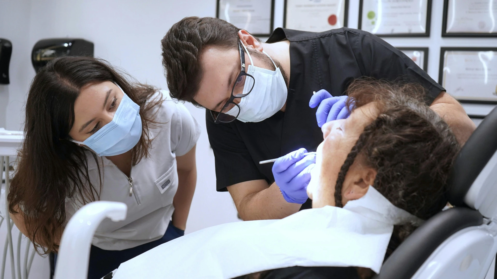 Implant Dentures in Phoenix – A Secure, Comfortable Solution for Missing Teeth