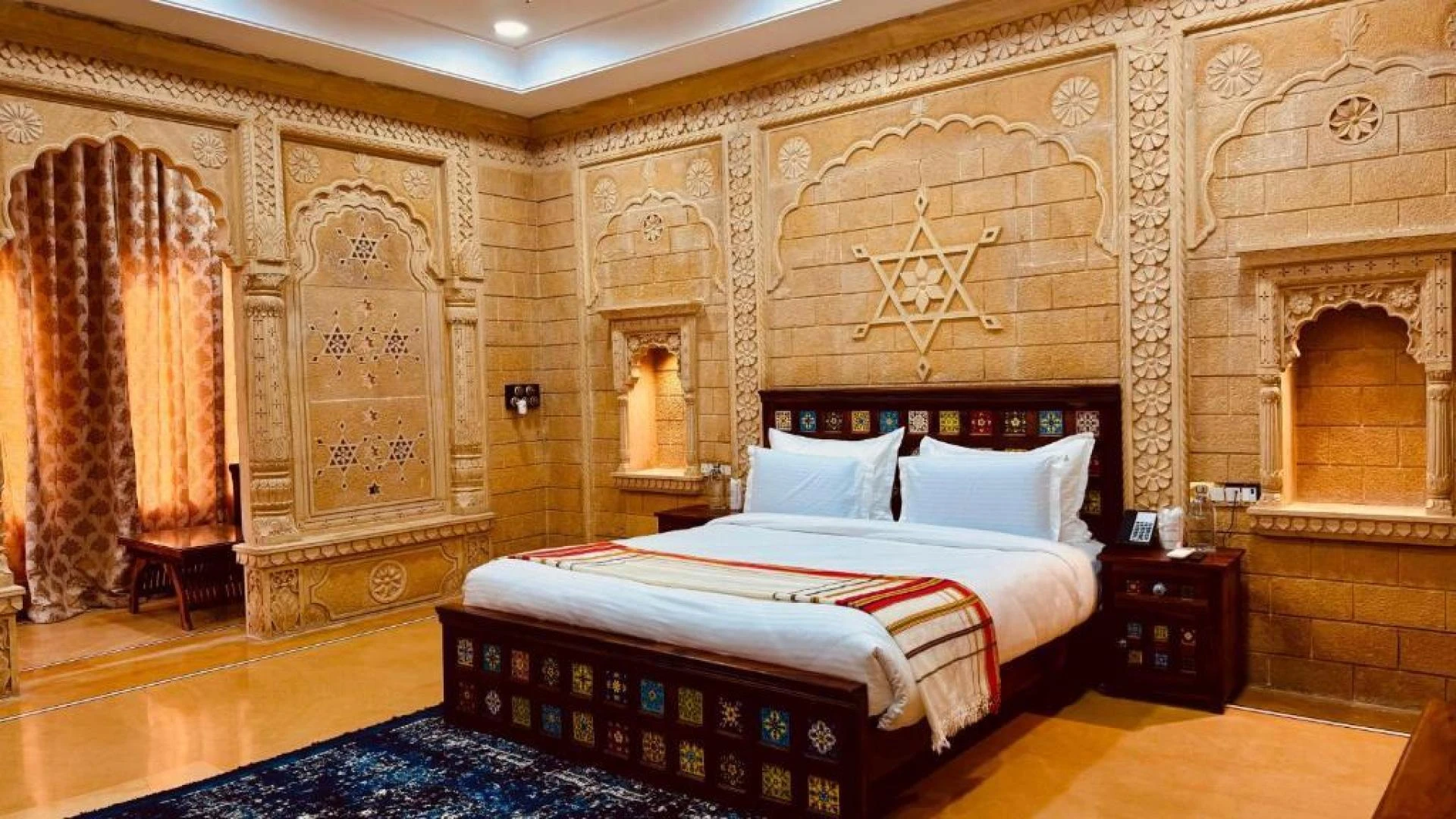 Are there heritage hotels in Jaisalmer that provide authentic local experiences?