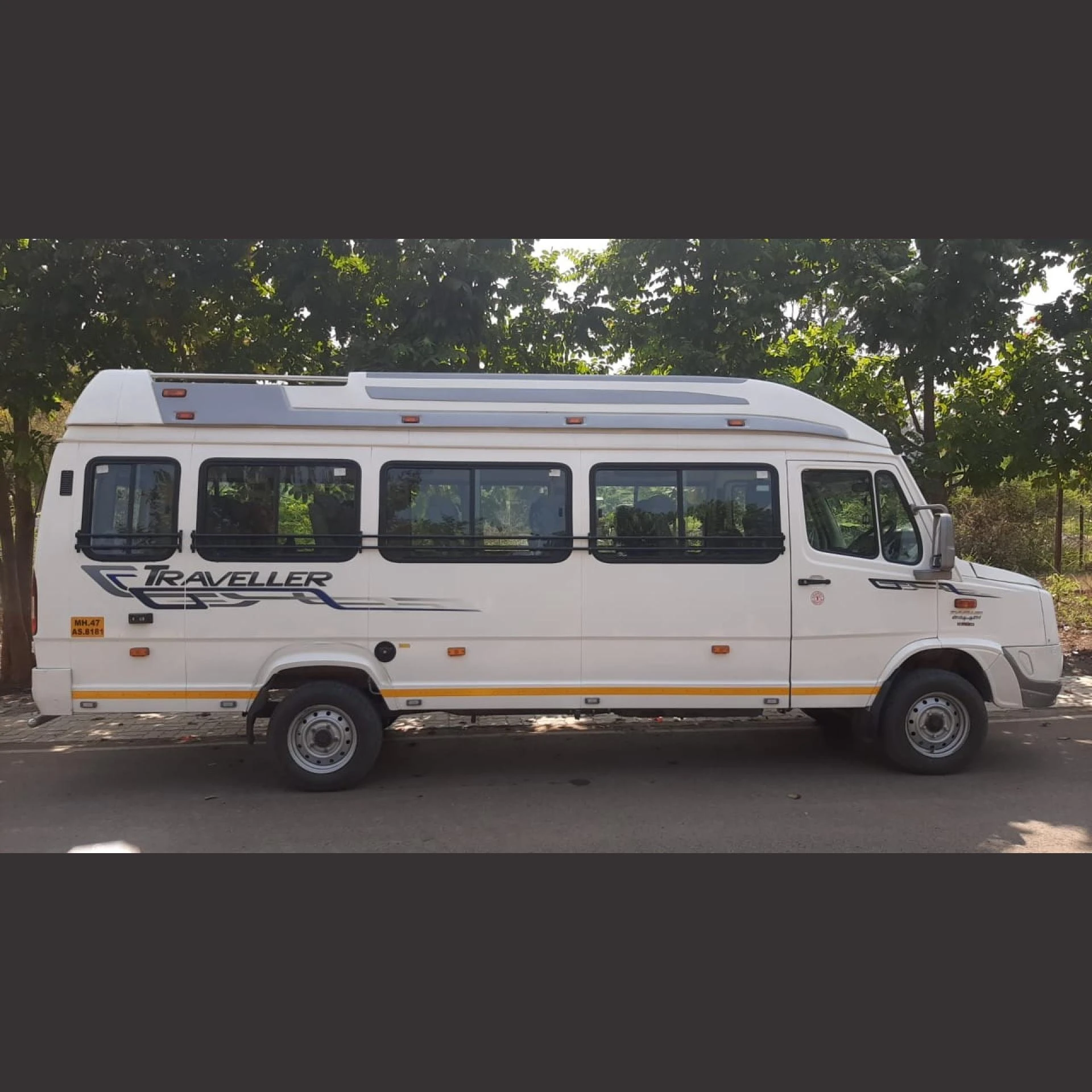 How to Choose the Best Luxury Tempo Traveller on Rent in Mumbai: A Complete Guide