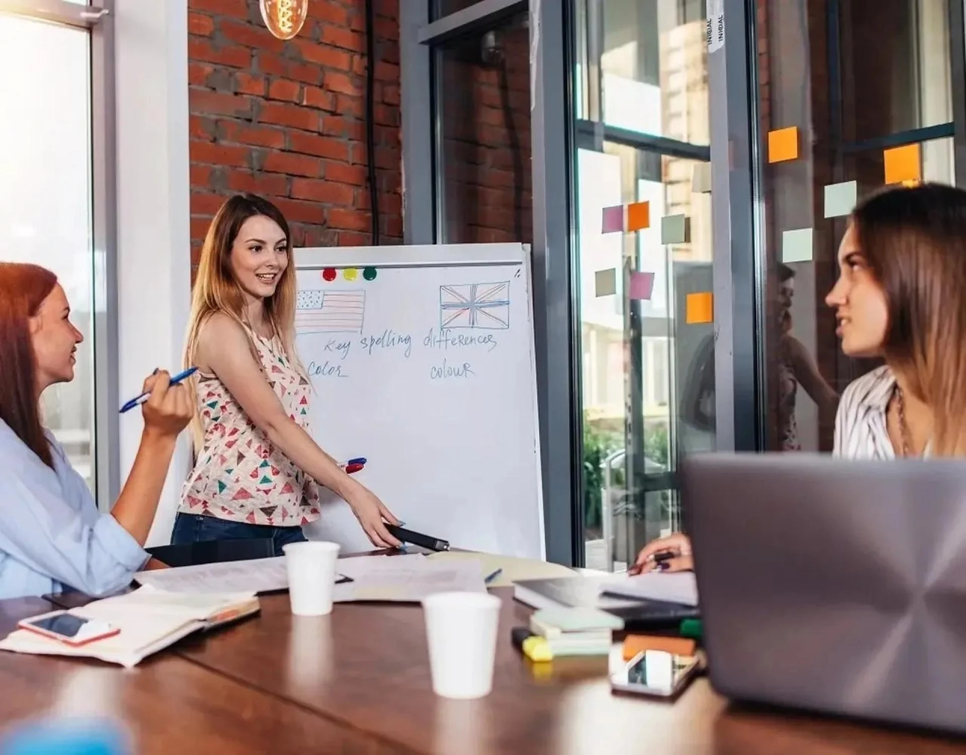 Cómo desarrollar la fluidez en inglés: una guía para talleres y cursos de conversación