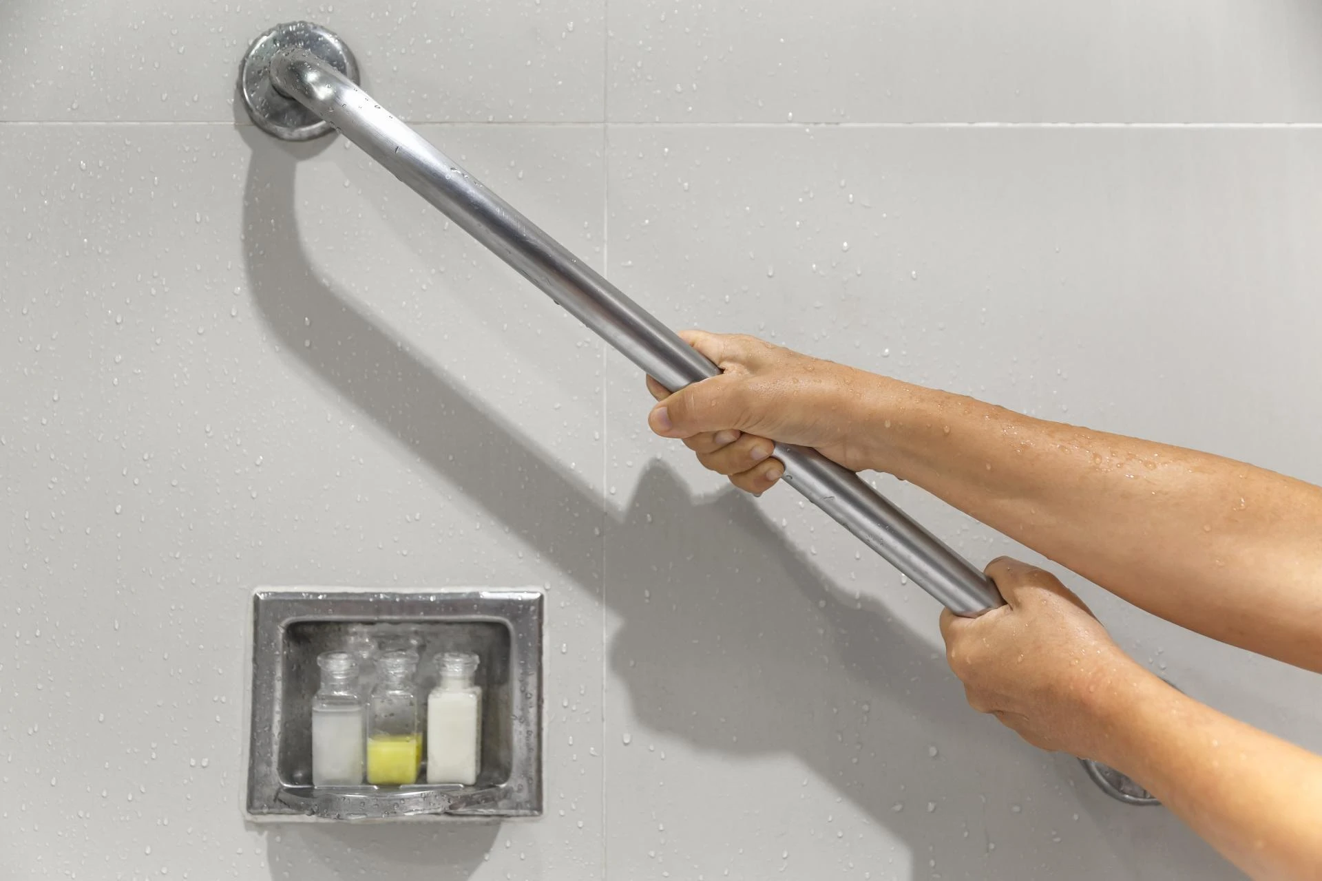 Haltegriffe und Handläufe – Kleine Hilfen mit großer Wirkung