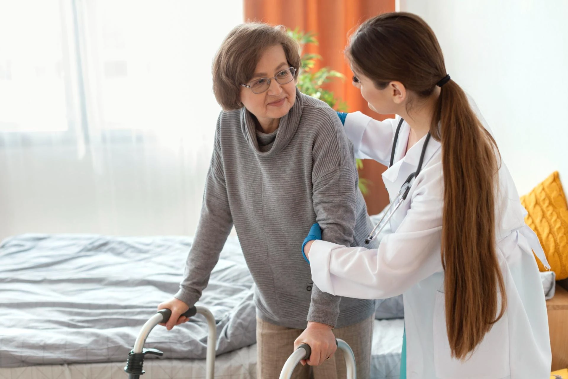 Key Qualifications to Look for When Hiring Home Nursing Services