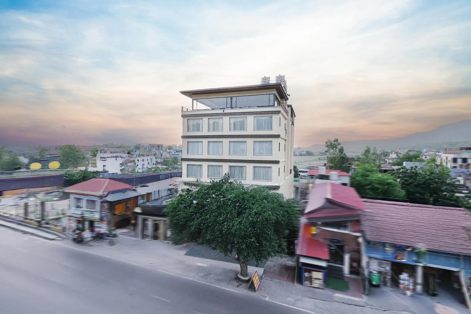 How Close Is Ecko Hotels to Laxman Jhula & Ram Jhula and Why Does It Matter?