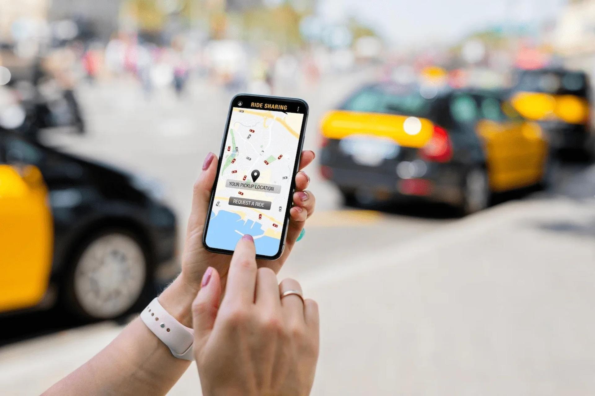 Which Taxi Service is Best for Traveling from Torquay to Avalon Airport?