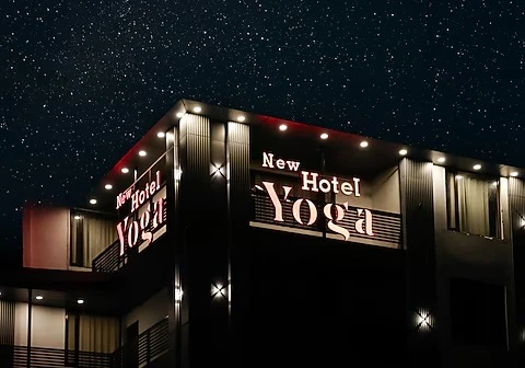 What Travel Benefits Do Guests Enjoy When Staying at Ecko Hotels in Badrinath?