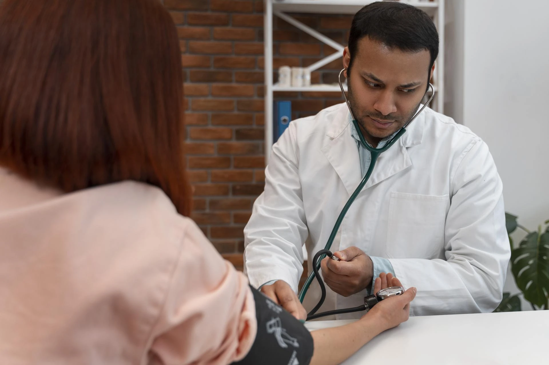 How to Choose the Right Healthcare Solutions: A Complete Guide for Patients and Clinics