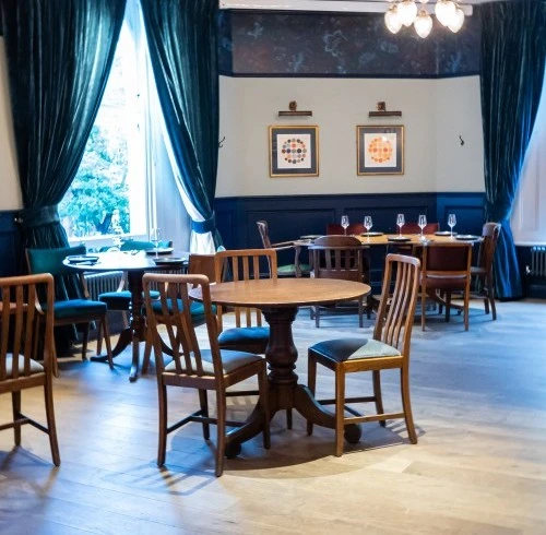What Makes a Posh Pub Notting Hill Truly Stand Out Today