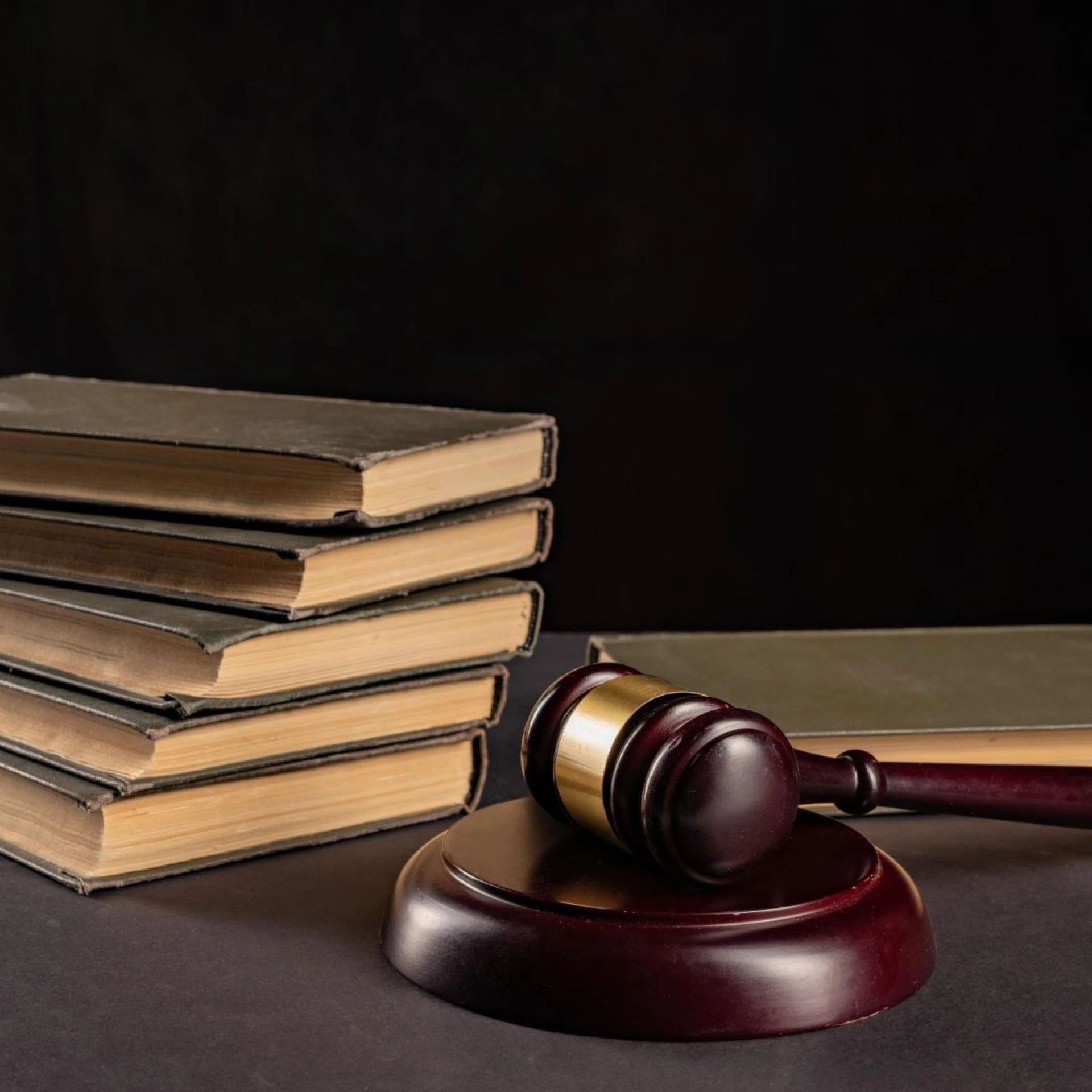 Common Legal Issues A Professional Lawyer in Noida Handles