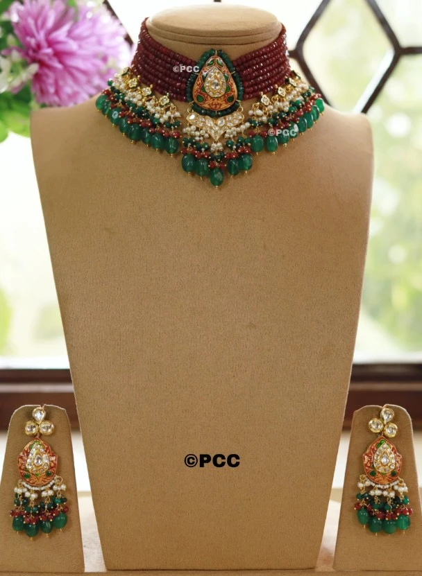 How to Choose the Best Handmade Necklace Set for Every Outfit