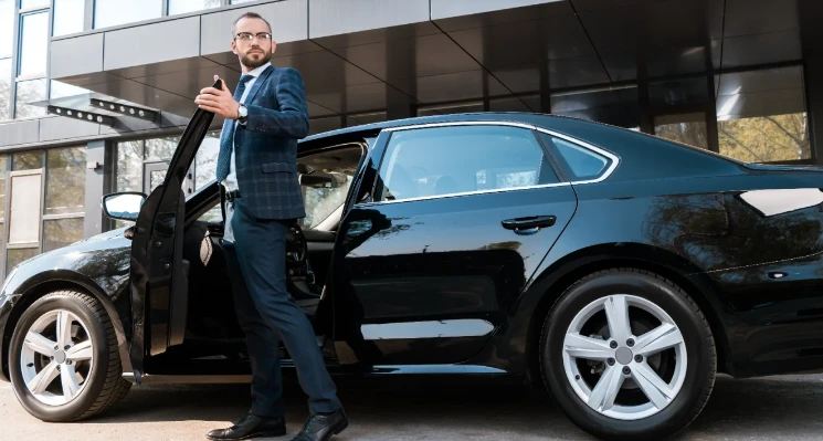 In Dubai, Enjoy the Highest Level of Comfort and Convenience with a Luxury Car and Driver
