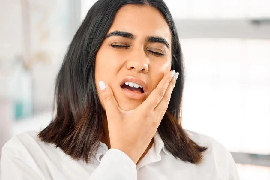 Emergency Dental Care for Sudden Infection Pain and Facial Swelling